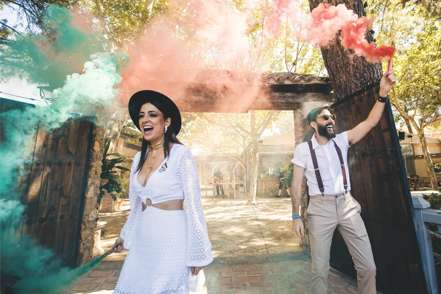 Boda en Burgos fotografiada con la catedral gótica al fondo