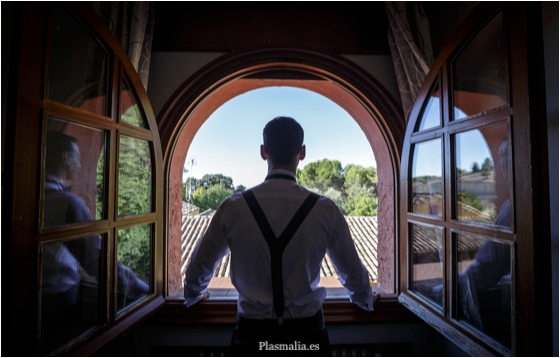 Boda en Toledo fotografiada en el casco histórico con la catedral al fondo