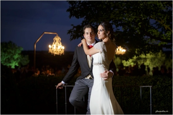 Boda en Pamplona fotografiada en palacio navarro con jardín
